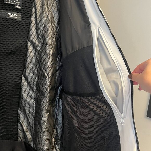 Descente Men's Paddy Ski Jacket - Medium - Only Worn Once - Two Tone White/Grey - Picture 4 of 9